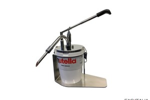 Dispenser per Nutella con farcitore 45°