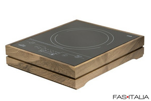 Base in legno con piastra a induzione Base in legno con piastra a induzione